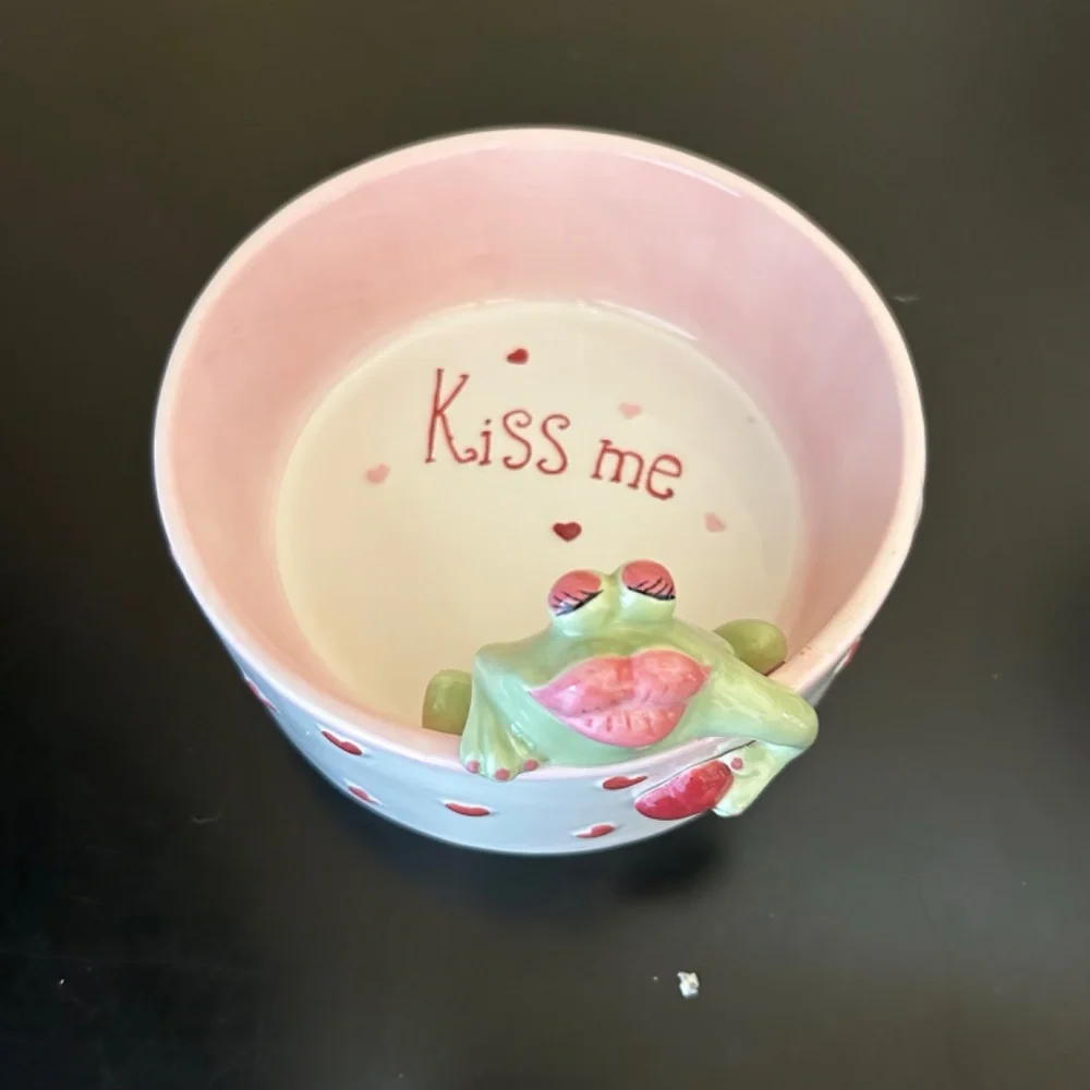 GANZ “KISS ME” Dog Bowl with Frog. Vintage. NWT